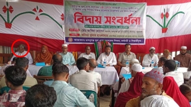 বিদায়ী শিক্ষকের আসন নিয়ে বিতর্ক, সামাজিক যোগাযোগমাধ্যমে সমালোচনার ঝড়