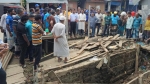 গৌরনদীতে খাল ও সড়ক দখলমুক্তে উচ্ছেদ অভিযান