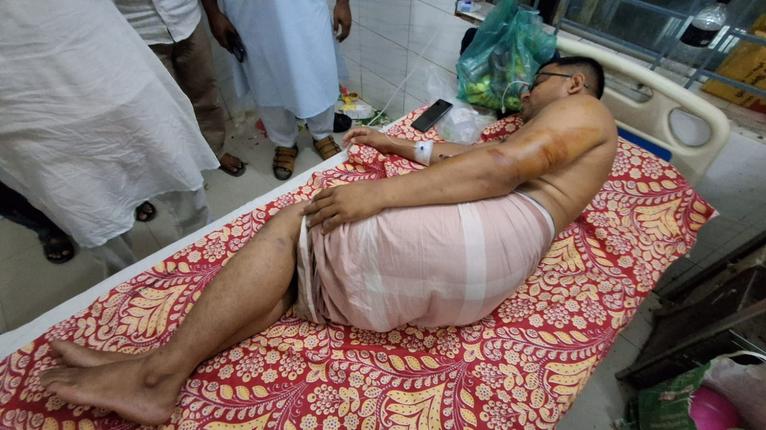 প্রধান শিক্ষকের নির্দেশে হামলার অভিযোগ, হাসপাতালে সহকারী শিক্ষক
