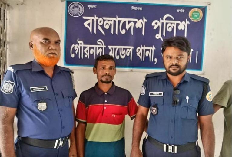 গৌরনদীতে ২৫ পিস ইয়াবাসহ মাদক কারবারি গ্রেপ্তার