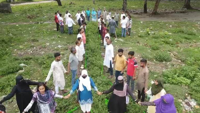 ঝালকাঠিতে মানববৃক্ষ তৈরি করে পরিবেশ দিবস উদযাপন