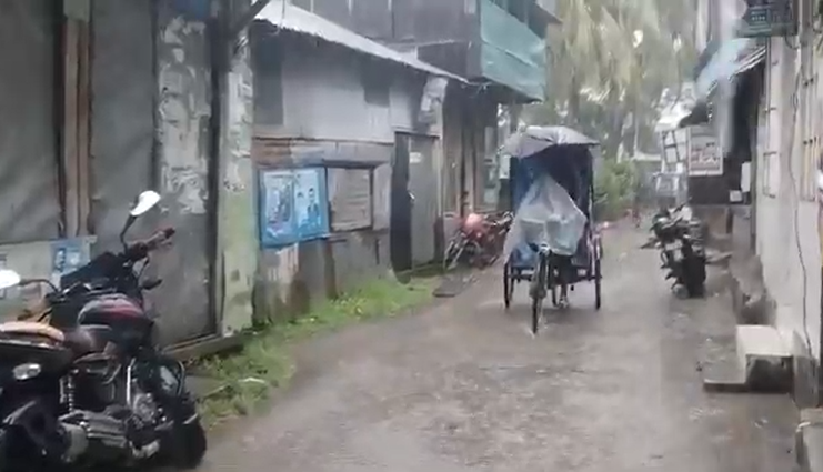 উপকূলে টানা বৃষ্টি, বঙ্গোপসাগরে বায়ুচাপের তারতম্য; ৩ নম্বর সতর্ক সংকেত বহাল