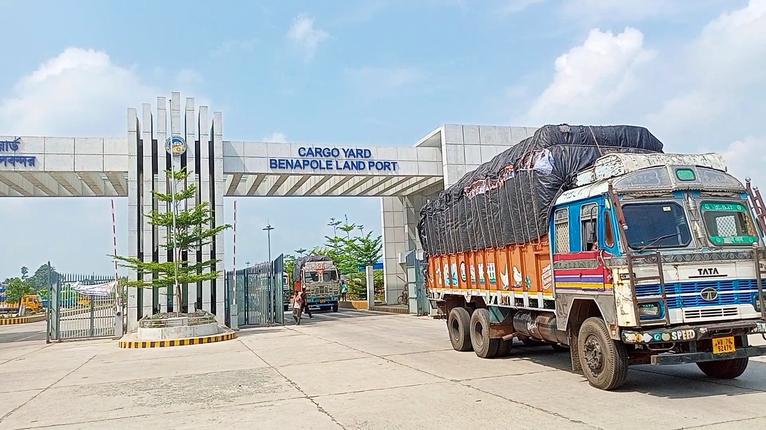 গেট কারপাস জটিলতায় বেনাপোল–পেট্রাপোল দিয়ে আমদানি বাণিজ্য বন্ধ