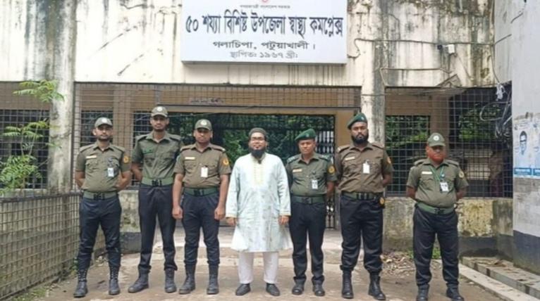 গলাচিপা স্বাস্থ্য কমপ্লেক্সে ৭ সশস্ত্র আনসার সদস্যের দায়িত্ব গ্রহণ