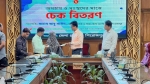 পিরোজপুরে অসহায় ও দুস্থদের মাঝে আর্থিক অনুদানের চেক বিতরণ