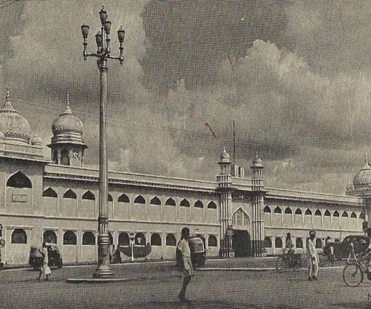 ভারতবর্ষের প্রথম দিককার বৈদ্যুতিক সড়ক বাতি। ছবি: সংগৃহীত
