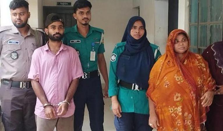 ভিক্ষুক সেজে আশ্রয়, বৃদ্ধাকে কুপিয়ে স্বর্ণালংকার লুটের চেষ্টা; মা-ছেলে গ্রেপ্তার