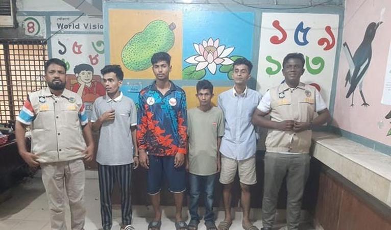 বরিশালে কথিত কিশোর গ্যাংয়ের প্রধানসহ চারজন আটক