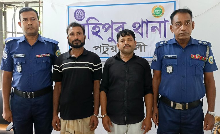 কুয়াকাটায় সাংবাদিক কে এম বাচ্চুর ওপর হাতুড়ি হামলা: মামলায় গ্রেপ্তার ২