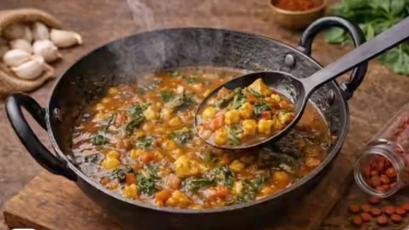লোহার কড়াইয়ে যেসব খাবার রান্না করা উচিত নয়