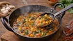 লোহার কড়াইয়ে যেসব খাবার রান্না করা উচিত নয়