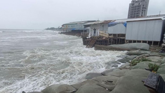 ভাঙন ও অব্যবস্থাপনায় সৌন্দর্য হারাচ্ছে কুয়াকাটা, সংকটে পর্যটন খাত
