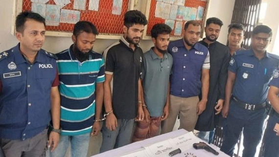 পিরোজপুরে বিদেশি পিস্তল ও ৪৩ রাউন্ড গুলিসহ গ্রেপ্তার ৩