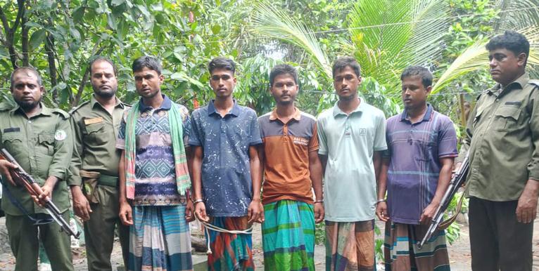 প্রবেশ নিষিদ্ধ সময়ে সুন্দরবনে মাছ শিকার, ৫ জেলে কারাগারে
