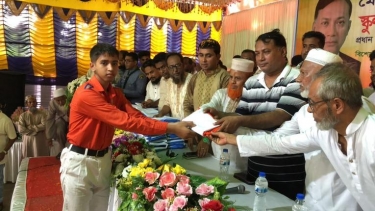 গোপালগঞ্জে সাড়ে ৩৫০ শিক্ষার্থীর মাঝে স্কুল ড্রেস বিতরণ