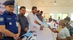 গলাচিপায় ৬৭ জনের মাঝে আর্থিক সহায়তার চেক ও শুকনো খাবার বিতরণ