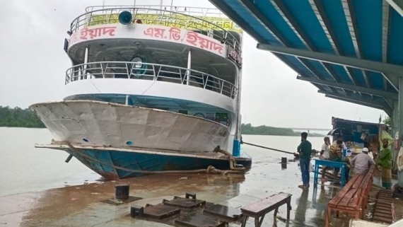 ঢাকা-কলাপাড়া নৌপথে লঞ্চের ধীরগতি; সকালের বদলে দুপুরে পৌঁছায় গন্তব্যে