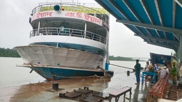 ঢাকা-কলাপাড়া নৌপথে লঞ্চের ধীরগতি; সকালের বদলে দুপুরে পৌঁছায় গন্তব্যে