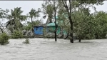 মনপুরায় টানা বর্ষণে জলাবদ্ধতা, দুর্ভোগে উপকূলের বাসিন্দারা