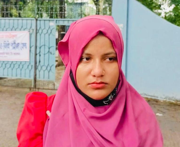 প্রবেশপত্রে বিষয়ের ভুল, এইচএসসি পরীক্ষা দিতে পারেননি শিক্ষার্থী; শিক্ষা জীবন নিয়ে শঙ্কা