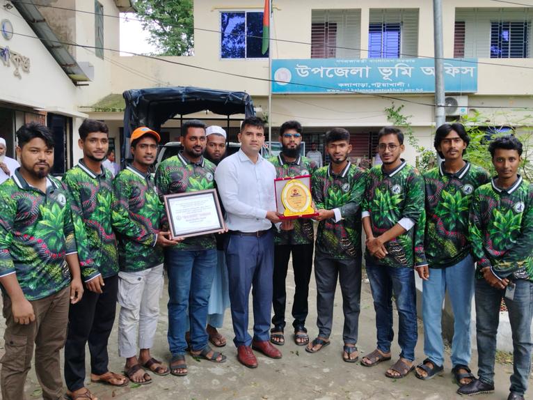 কলাপাড়ায় ‘প্রাণ সংহতি’ সম্মাননা পেলেন এসিল্যান্ড ইয়াসীন সাদেক