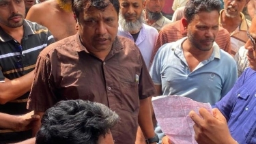 অতিরিক্ত বিদ্যুৎ বিলের অভিযোগে মঠবাড়িয়ায় দুই মিটার রিডার অবরুদ্ধ