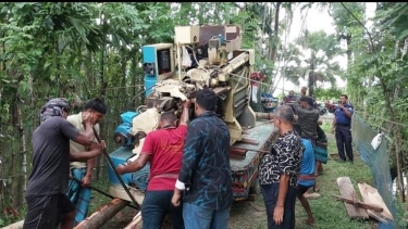 যুবলীগ নেতার কারখানা থেকে দেড় কোটি টাকার সিগারেট তৈরির মেশিন উদ্ধার