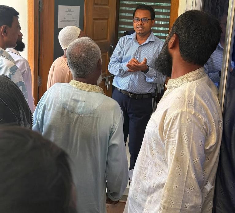 অনলাইন সেবা বন্ধ, তবুও গৌরনদী ভূমি অফিসে গণশুনানি অব্যাহত