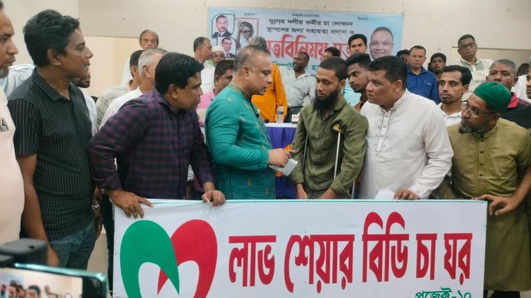 নলছিটিতে দুস্থ দলীয় কর্মীকে আর্থিক সহায়তা করলেন ড. জিয়াউদ্দিন হায়দার স্বপন