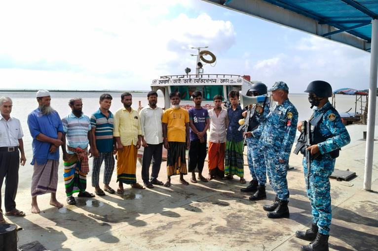 বৈরী আবহাওয়া জেলে ও নৌযান মালিকদের সমুদ্রে না যাওয়ার আহ্বান কোস্ট গার্ডের