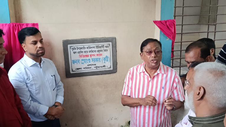 দুমকিতে বিশ্ববিদ্যালয় স্কয়ার জামে মসজিদের ওজুখানা-শৌচাগার উন্নয়ন কাজের উদ্বোধন