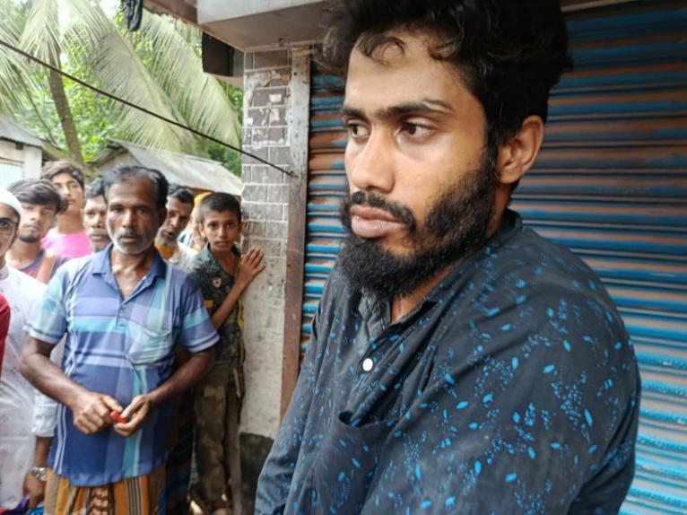 নাজিরপুরে জনতার হাতে দুই ডাকাত আটক, দেশীয় অস্ত্রসহ পুলিশে সোপর্দ