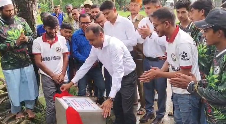 কলাপাড়ায় উদ্ধার বন্যপ্রাণীর পরিচর্যায় ‘এনিমেল সেড’ উদ্বোধন