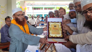 ৪০ বছরের কর্মজীবন শেষে প্রধান শিক্ষক আব্দুল গনির জমকালো বিদায়