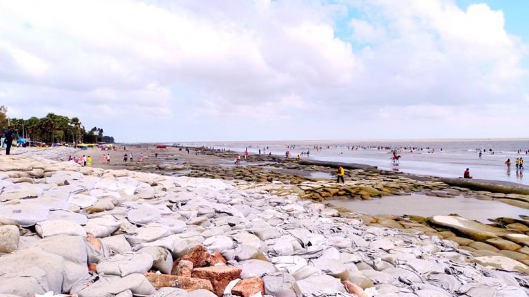 মাস্টারপ্ল্যান আছে, বাস্তবায়ন নেই: অপরিকল্পিত উন্নয়নে কুয়াকাটার পর্যটন সম্ভাবনা