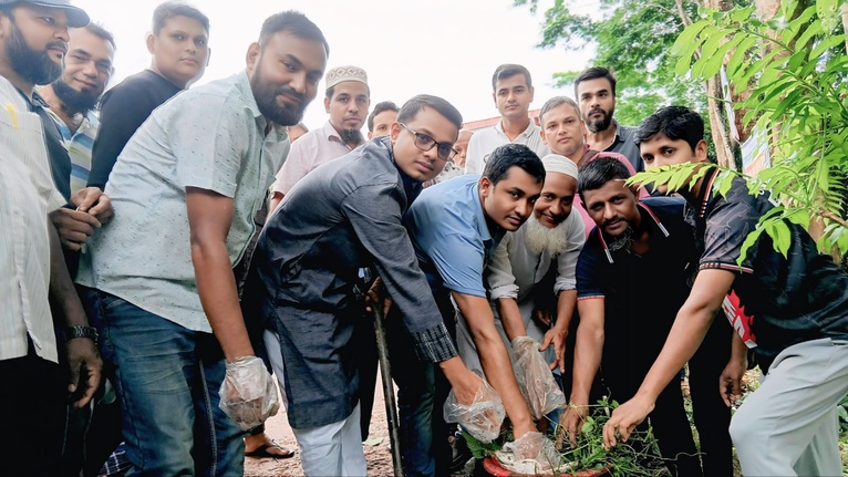 গৌরনদীর কমলাপুরে ঐতিহ্যবাহী খাল রক্ষায় পরিচ্ছন্নতা ও সচেতনতামূলক কর্মসূচি