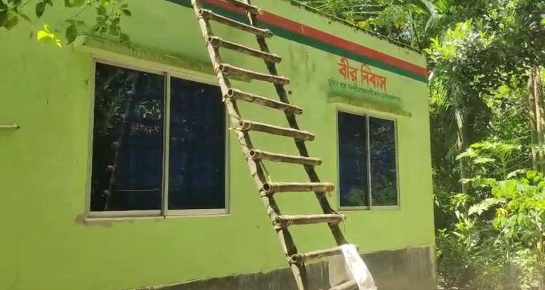 নাজিরপুরে প্রয়াত মুক্তিযোদ্ধার বসতভিটা দখলচেষ্টার অভিযোগ
