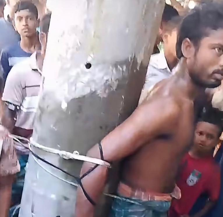 মেহেন্দিগঞ্জে এক রাতে ৪ দোকানে চুরি, সিসিটিভি ফুটেজে যুবক আটক