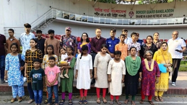 ভারতের সেফ হোমে থাকা ১৮ নারী ও শিশু বেনাপোল দিয়ে দেশে ফিরেছেন