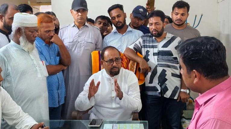ঝালকাঠিতে ৩ লাখ টাকার দলিলে ৩৬ হাজার টাকা নেওয়ার অভিযোগ, ক্ষুব্ধ এমপি