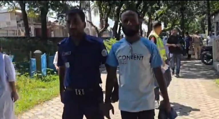 কলাপাড়ায় এসিল্যান্ডের স্বাক্ষর জাল করে মিউটেশন জালিয়াতি, দলিল লেখকের সহকারী আটক