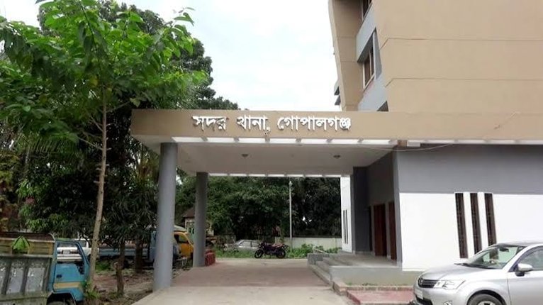 গোপালগঞ্জে ছাত্রশিবিরের ৩ নেতার ওপর হামলা, মোটরসাইকেলে আগুন