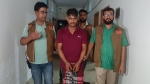 প্রবাসীদের কাছ থেকে চুরি-ছিনতাই করা মালামালসহ গ্রেপ্তার ১