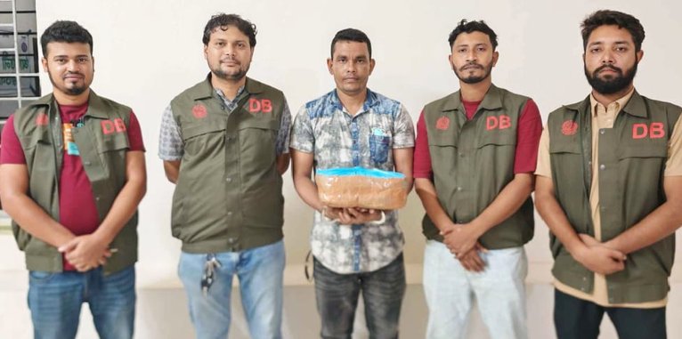 বরগুনায় ২ কেজি গাঁজাসহ যুবক গ্রেপ্তার