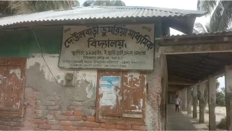 পাশের বাড়িতে বিয়ের উৎসব, তালা ঝুলল বিদ্যালয়ে!