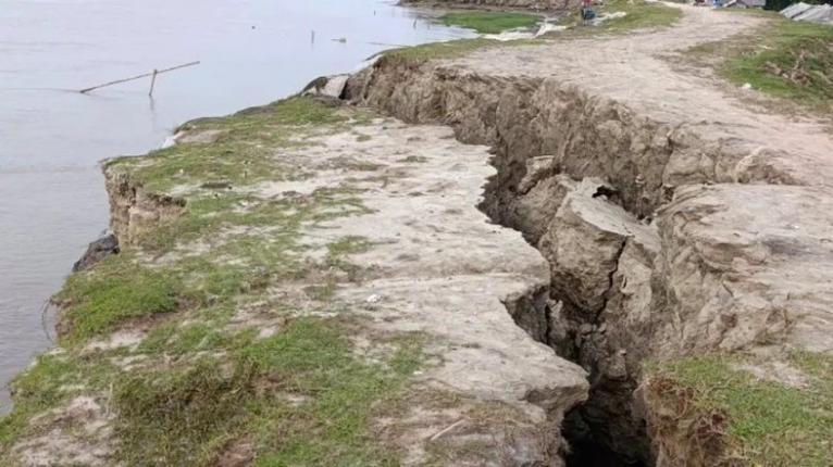 বরগুনায় নদীভাঙনে নিঃস্ব শত শত পরিবার। ছবি- সংগৃহীত