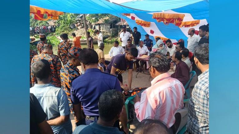 নাজিরপুরে ট্রলারডুবি: শিশুর মরদেহ উদ্ধার, নিখোঁজ মা