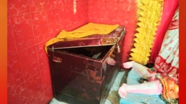 আগৈলঝাড়ায় গভীর রাতে শীতলা ও কালীমন্দিরে চুরি