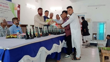 দুমকিতে জিপিএ-৫ পাওয়া শিক্ষার্থীদের সংবর্ধনা ও বৃত্তি প্রদান
