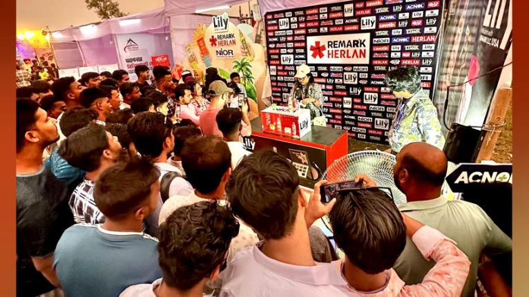 কুয়াকাটা কার্নিভালের শেষ দিনেও ছিল লিলি-নিওরের স্টলে ভিড়